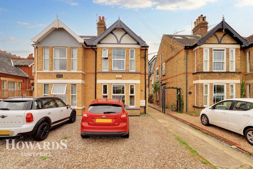 Beccles Road, Lowestoft 4 bed semidetached house for sale £350,000