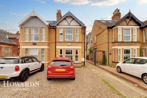 23 Beccles Road, Lowestoft, NR33 8QT