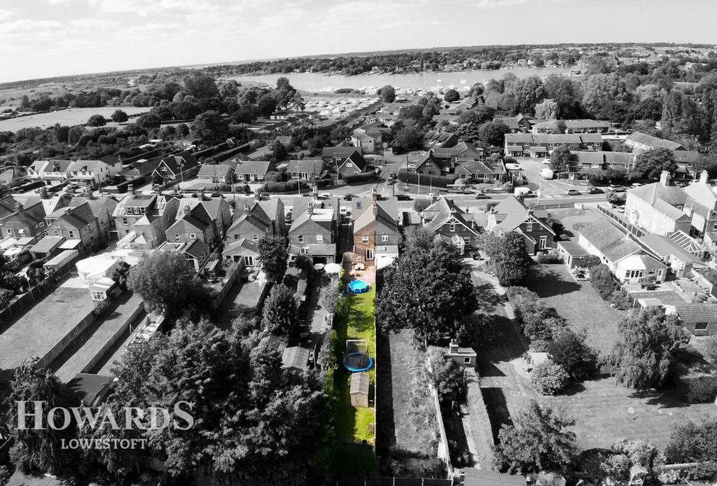 Beccles Road, Lowestoft 4 bed semidetached house for sale £350,000