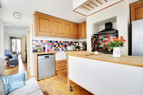 23 Beccles Road, Lowestoft, NR33 8QT