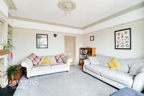 23 Beccles Road, Lowestoft, NR33 8QT