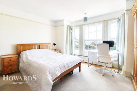 23 Beccles Road, Lowestoft, NR33 8QT