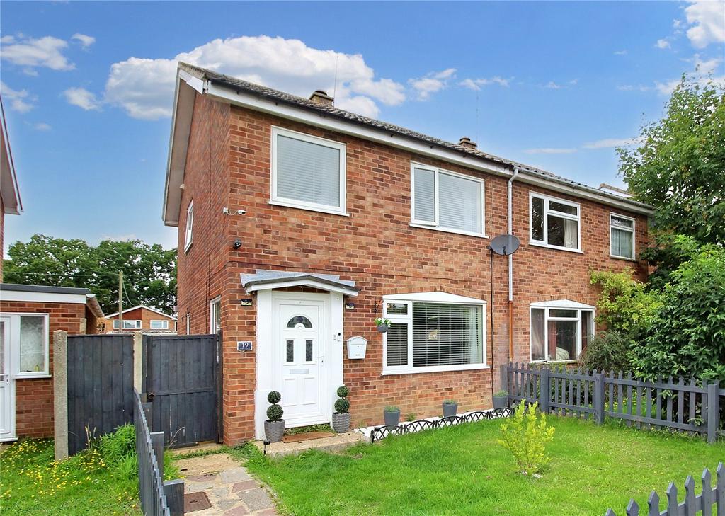 Park Walk, Holton, Halesworth, Suffolk, IP19 3 bed semidetached house