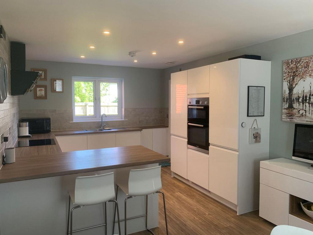 Open plan kitchen/dining/living room