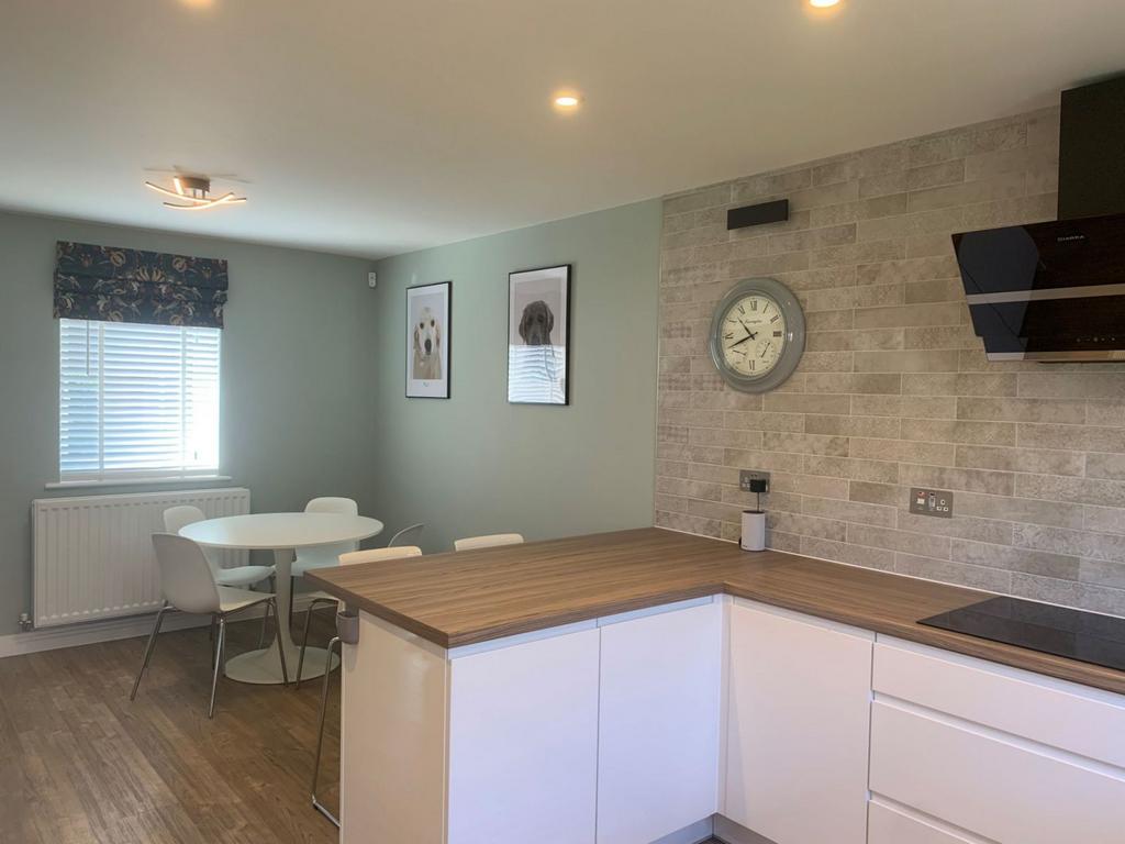 Open plan kitchen/dining/living room
