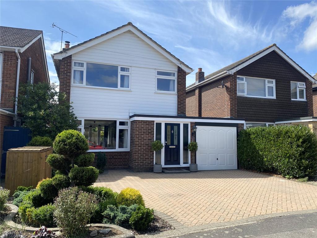 Windsor Way, Rayleigh, Essex, SS6 3 bed detached house for sale £455,000