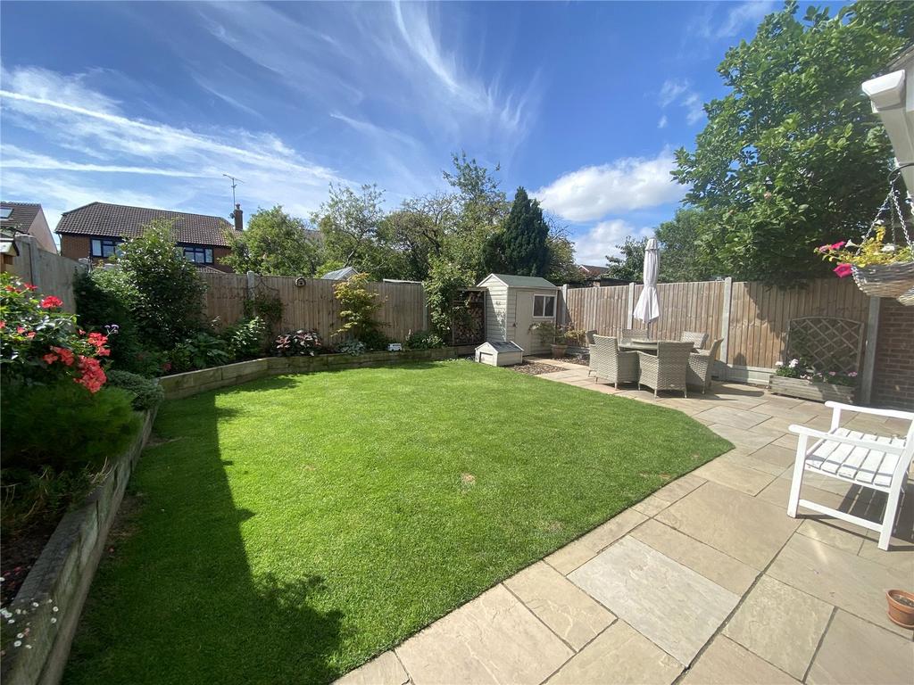 Windsor Way, Rayleigh, Essex, SS6 3 bed detached house for sale £455,000