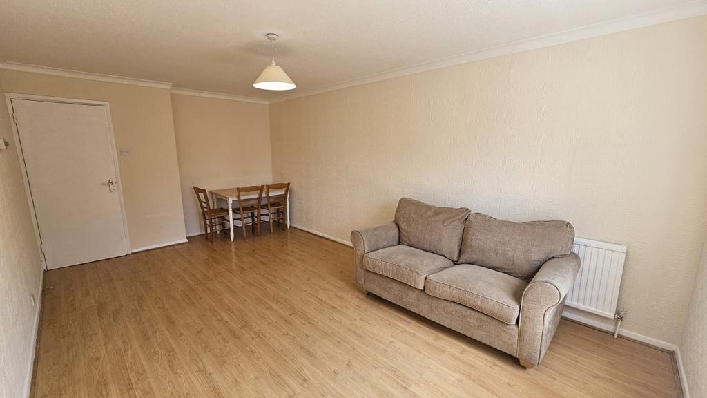 St Pauls Close, Ealing Common 2 bed flat £1,850 pcm (£427 pw)