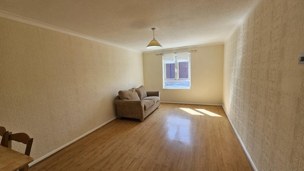 St Pauls Close, Ealing Common 2 bed flat £1,850 pcm (£427 pw)