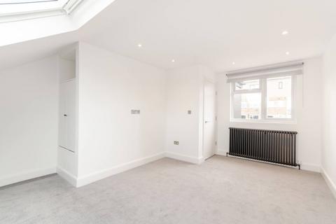 3 bedroom end of terrace house to rent, Warwick Grove, Surbiton, KT5