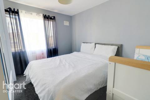 3 bedroom semi-detached house for sale, Petersgate, Doncaster