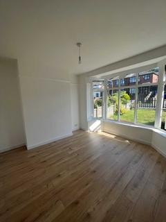 3 bedroom semi-detached house to rent, Shelley Road, Prestwich