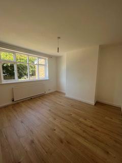3 bedroom semi-detached house to rent, Shelley Road, Prestwich