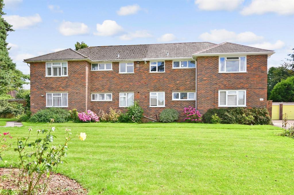 Courtlands Crescent, Banstead, Surrey 2 bed £375,000