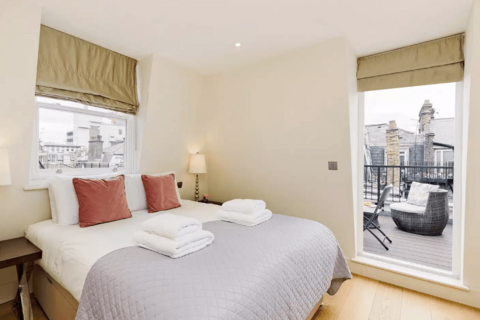2 bedroom flat to rent, Great Titchfield Street (14), Fitzrovia, London, W1W