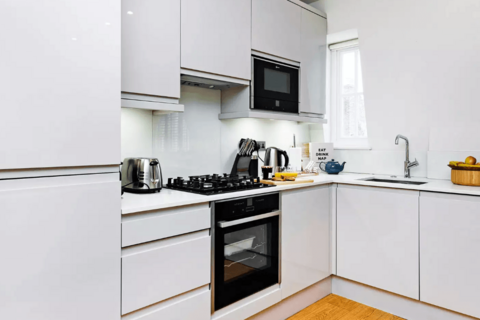 2 bedroom flat to rent, Great Titchfield Street (14), Fitzrovia, London, W1W
