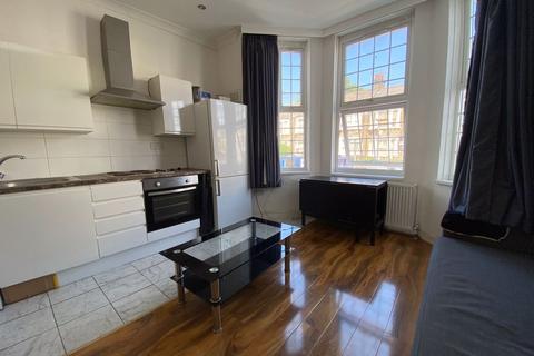 Studio to rent, Rucklidge Avenue, London, NW10