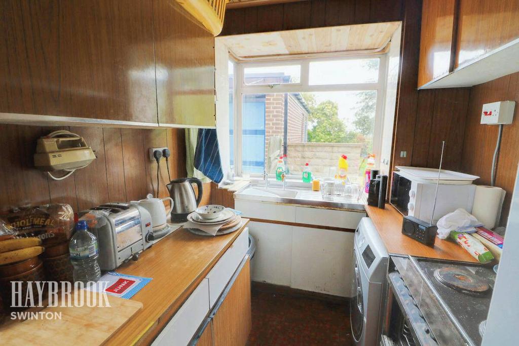 Racecourse Road, Swinton 3 bed semidetached house £200,000