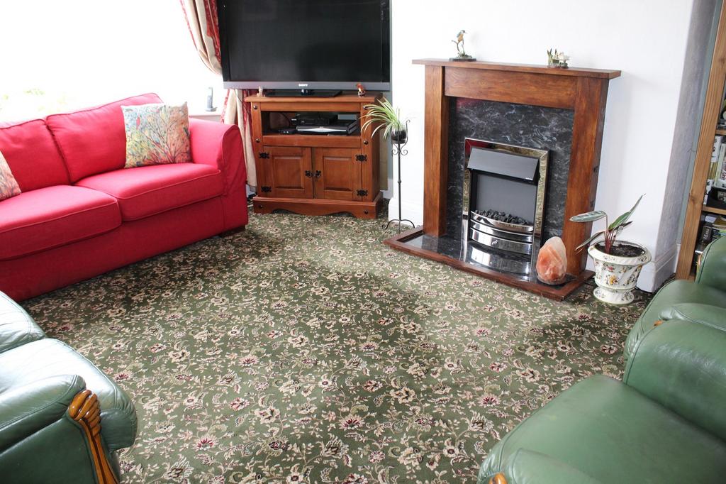 Hallfieldgate Lane, Shirland, Derbyshire. DE55 6AA 3 bed semidetached house for sale £235,000