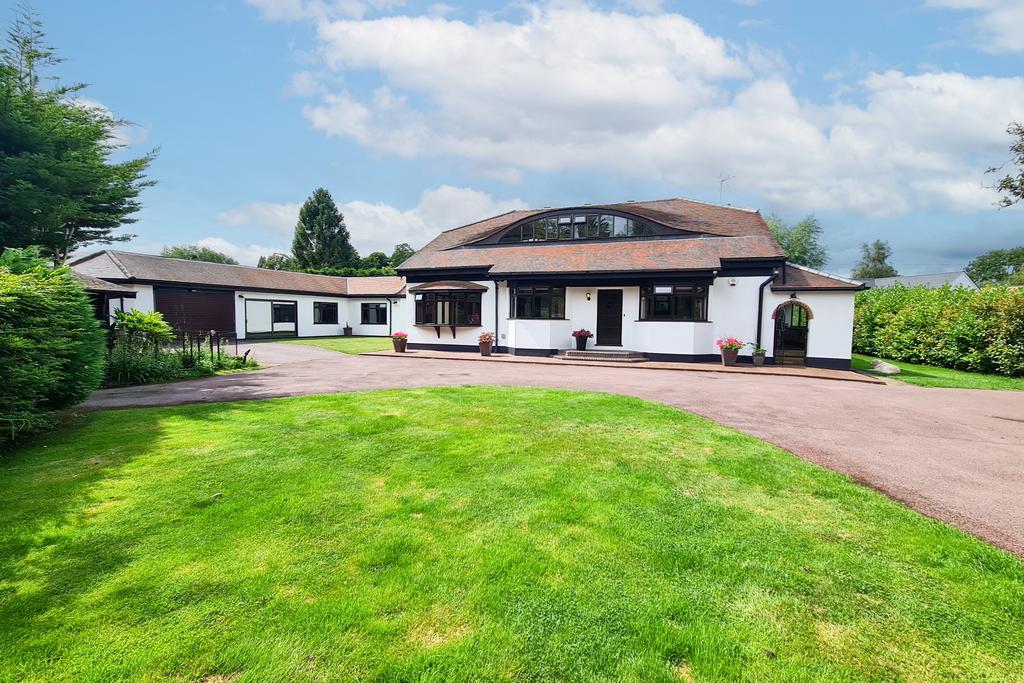 Riverside Home Wraysbury, Berkshire 4 bed detached house for sale £