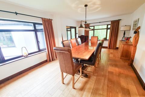 3 King John Close, Wraysbury, Staines-upon-thames, TW19 5EJ