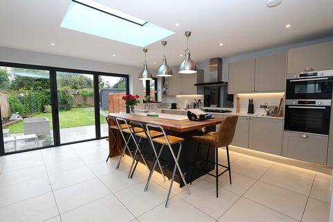 3 bedroom detached house for sale, Pangbourne, Berkshire (within the heart of the village) - VIRTUAL TOUR