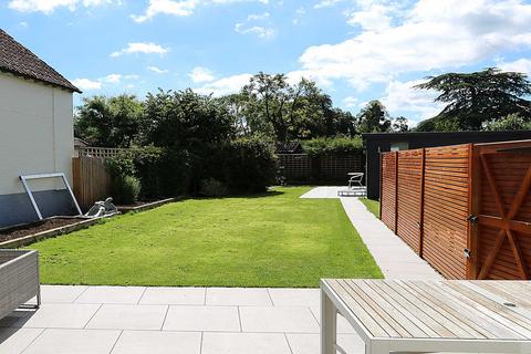 Blue Dawes Pangbourne Hill, Pangbourne, Reading, RG8 7AS