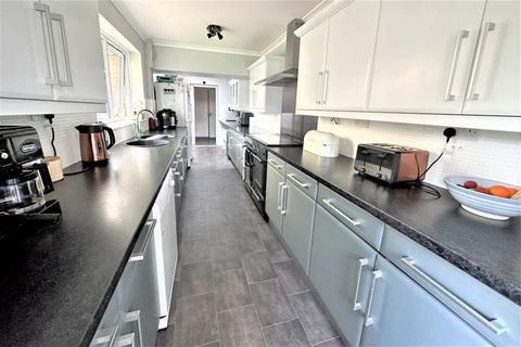 5 bedroom semi-detached house for sale, Bradwell, NR31