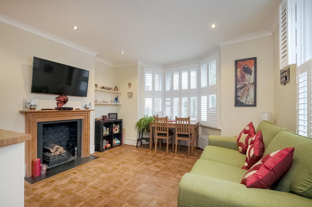 Pelham Road Wimbledon SW19 2 bed apartment to rent £2,400 pcm (£554 pw)