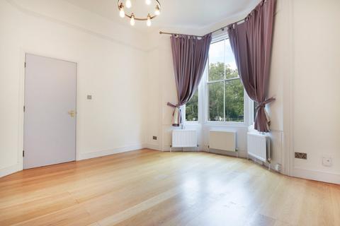 2 bedroom terraced house to rent, Old Ford Road, London, E3