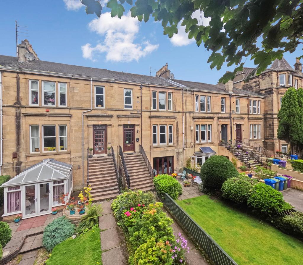 Buchanan Gardens, Hamilton Road... 2 bed flat £220,000