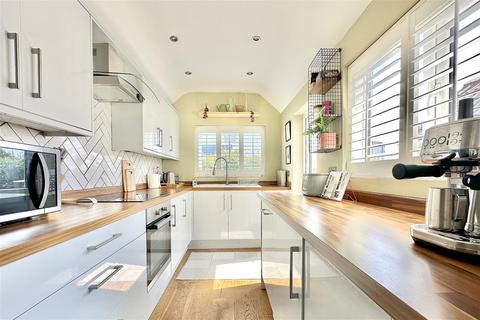 36 Avondale Road, Bath, BA1 3EG