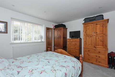 3 bedroom semi-detached house to rent, Webster Road, Rainham, Gillingham, Kent, ME8