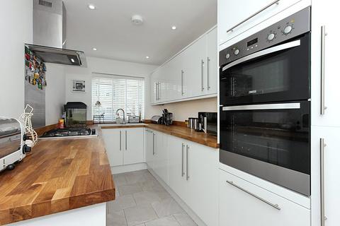 3 bedroom semi-detached house to rent, Webster Road, Rainham, Gillingham, Kent, ME8
