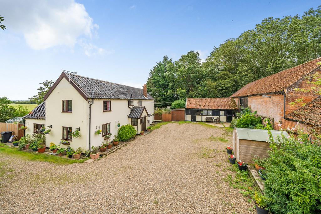 Hales Hall Lane, Hales, NR14 3 bed farm house for sale £750,000