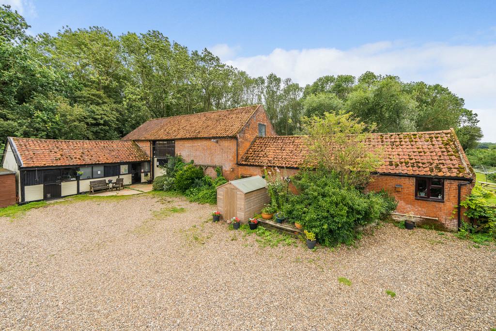 Hales Hall Lane, Hales, NR14 3 bed farm house for sale £750,000