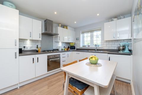 16 Harold Close, Ottery St Mary, EX11 1FX