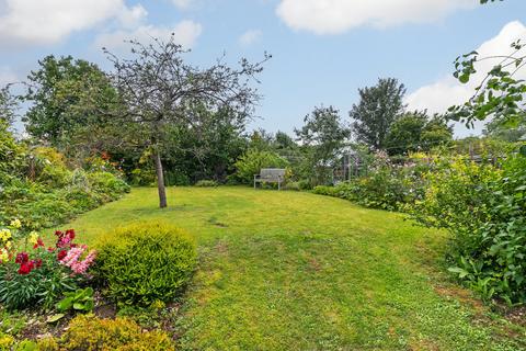 8 Hillside Road, Winchester, SO22 5NW