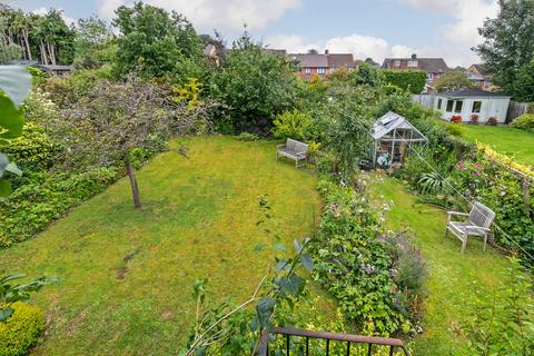 8 Hillside Road, Winchester, SO22 5NW