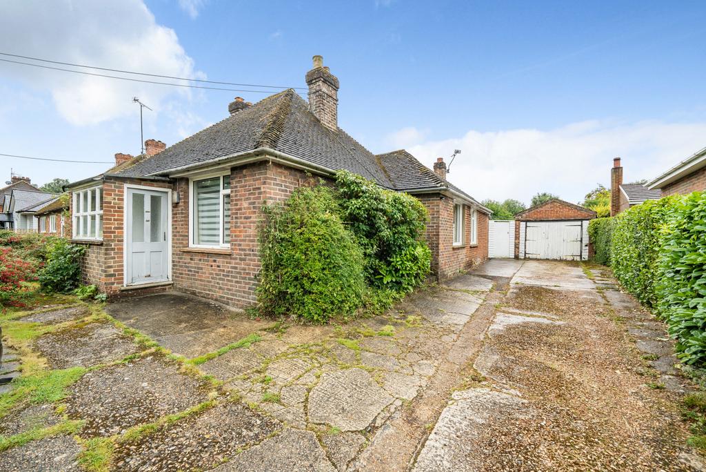 The Green, Ewhurst, GU6 2 bed bungalow for sale £625,000