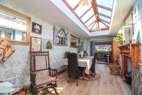 98 Heath Croft Road, Sutton Coldfield, B75 6NQ