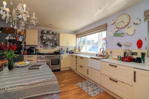 98 Heath Croft Road, Sutton Coldfield, B75 6NQ