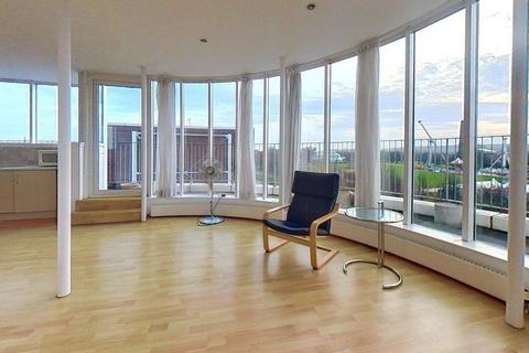2 bedroom penthouse to rent, Lanark Street, Glasgow, G1