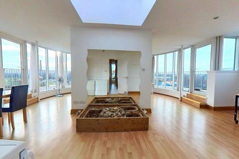 2 bedroom penthouse to rent, Lanark Street, Glasgow, G1