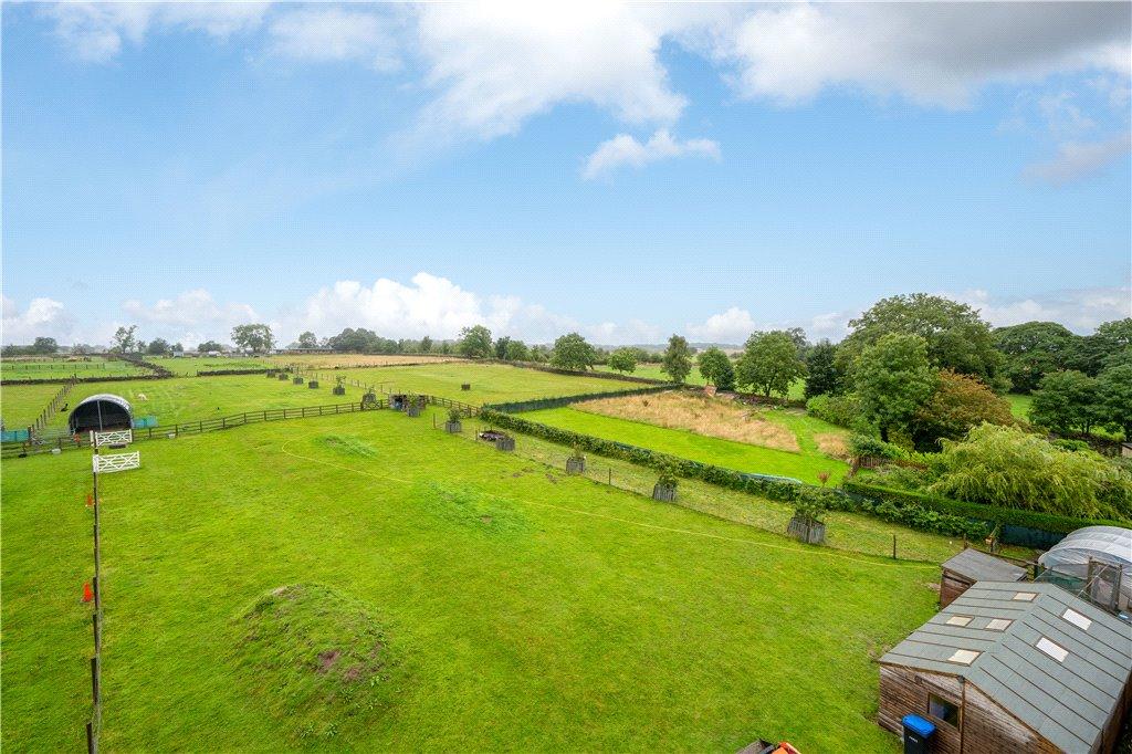Carlton Lane, Guiseley, Leeds, West Yorkshire 5 bed house for sale £
