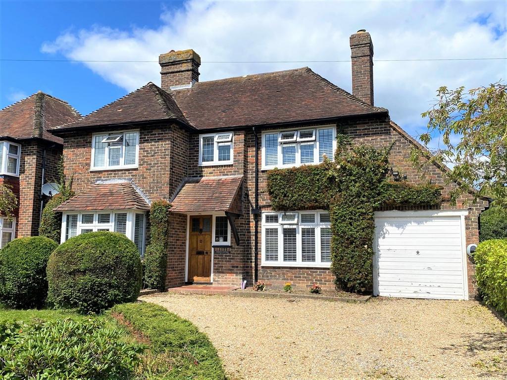 Newlands Avenue, BexhillonSea, TN39 3 bed detached house for sale £