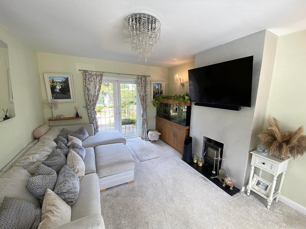 Newlands Avenue, BexhillonSea, TN39 3 bed detached house for sale £