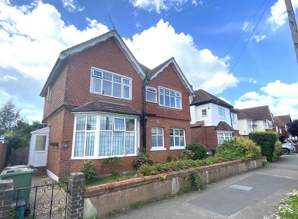 Collington Avenue, BexhillonSea, TN39 1 bed flat £800 pcm (£185 pw)
