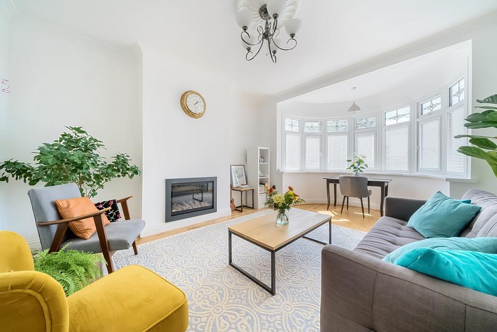 Wanstead Lane, ILFORD, IG1 4 bed semidetached house for sale £880,000