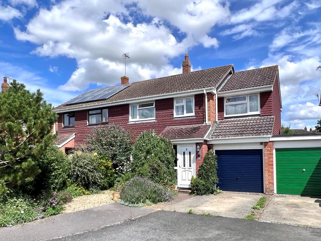 Glebe Road, Stanford in the Vale, SN7 4 bed semidetached house for
